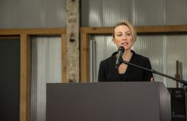 Ayleena Jung, Schirmherrin DAS TAPETENWERK TEILT