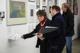 01 Vorbereitung: Kuratorin Elke Pietsch und Auktionator Marcus Engert