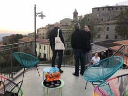 Aperitivo zum Kennenlernen auf der Terrasse des Il Barrino di Tatti ©LEIIK.it