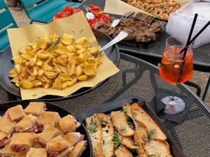 Aperitif zur Begrüßung der Kursteilnehmer am ersten Abend unserer Italienkurse ©LEIIK
